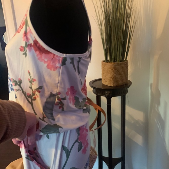 🌸🌸NWT-Beautiful Floral Jumpsuit-L - Picture 3 of 5